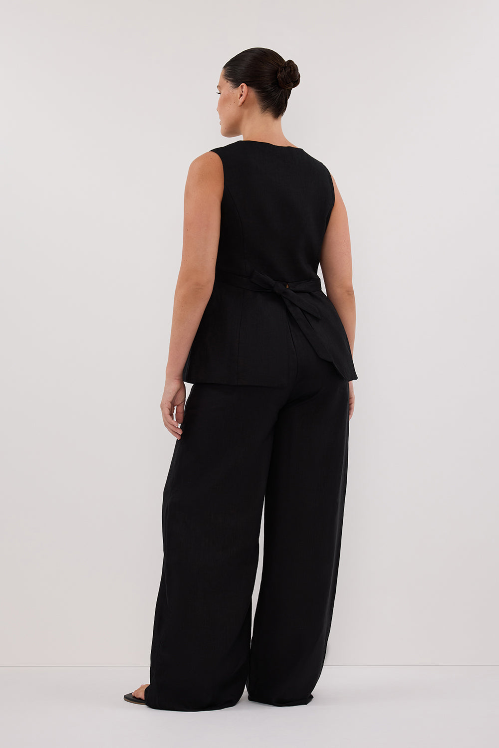 ALESSIA BLACK LINEN VEST