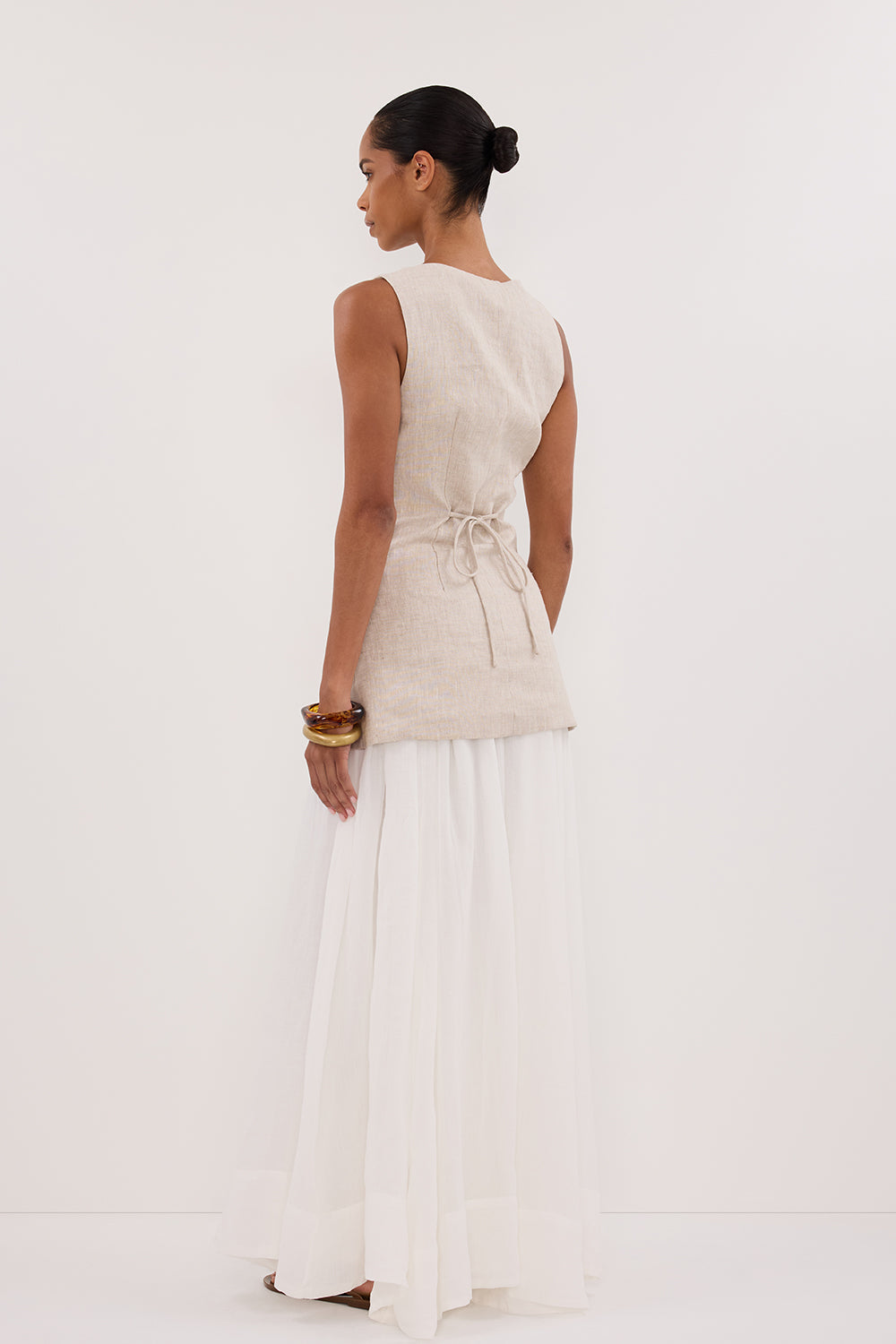 BAYLEE NATURAL SLEEVELESS LINEN TOP
