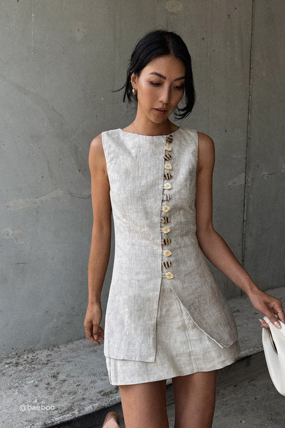 BAYLEE NATURAL SLEEVELESS LINEN TOP